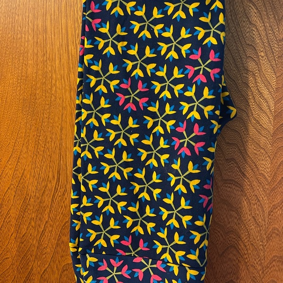 LuLaRoe - Tall & Curvy Leggings - 3 pairs - variety pack - SALE - Picture 2 of 7